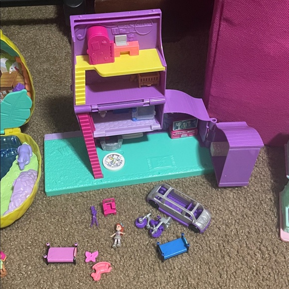 Polly Pocket Sets with Accessories - Picture 3 of 5